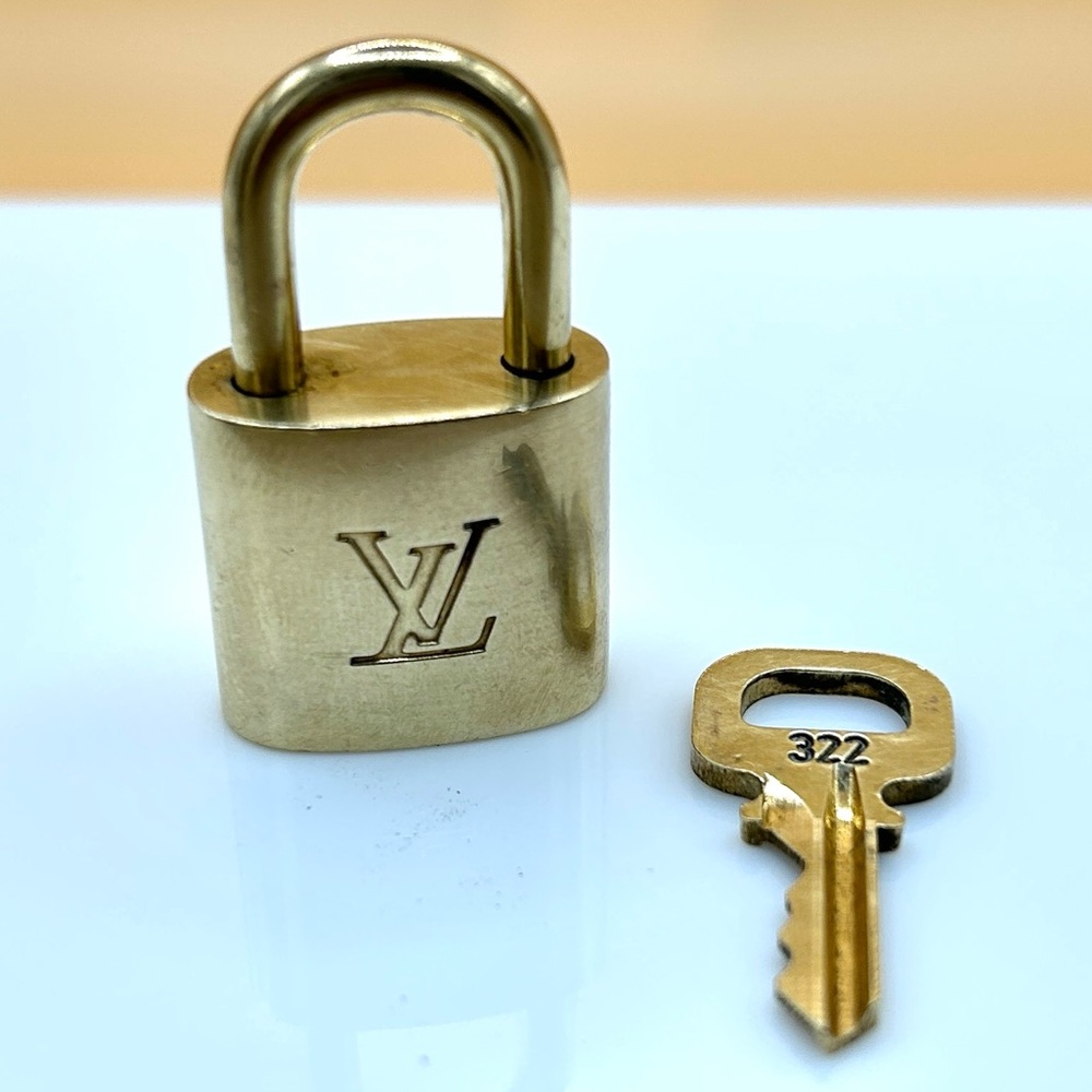 Louis Vuitton Lock & Key 322